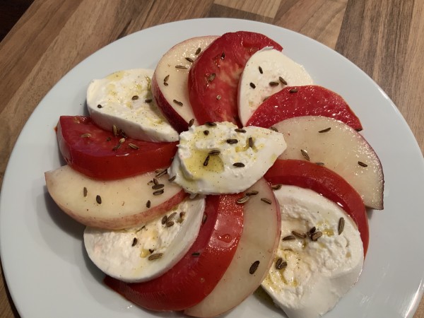 Tomaten-Pfirsich-Burrata